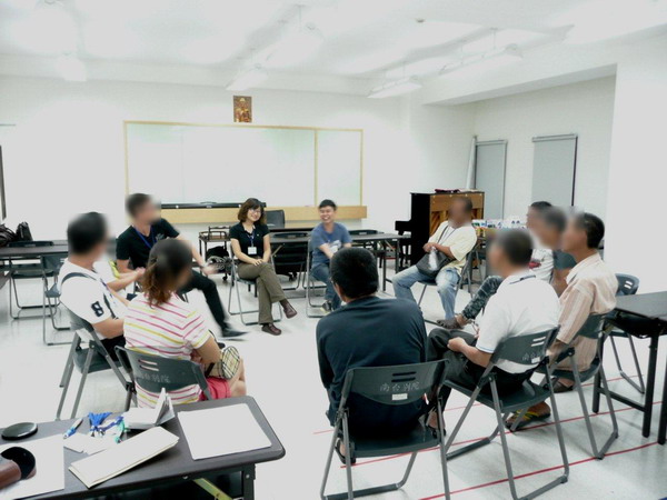 觀護人室於101年7月5日辦理「壓力調適-改變負向想法」藥癮者家屬團體